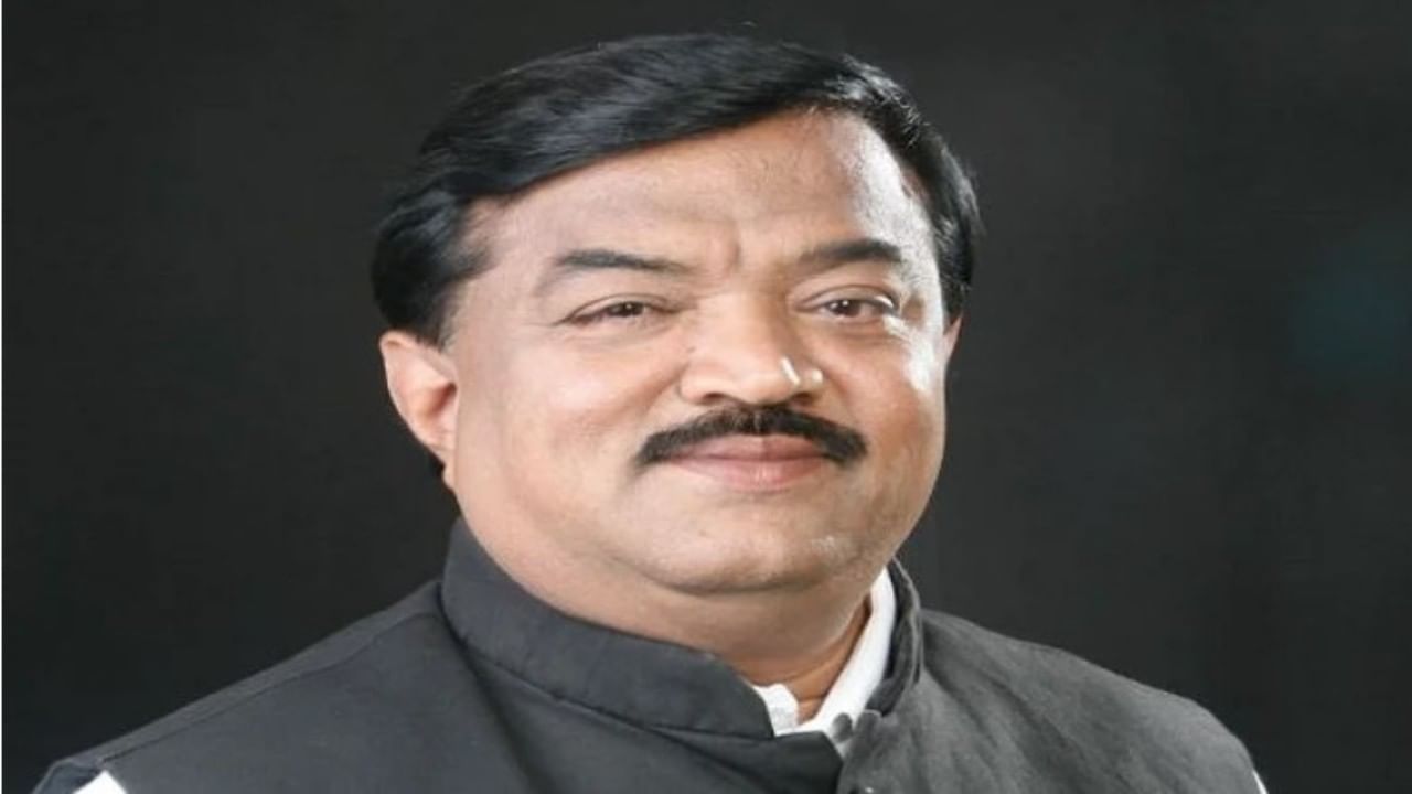Nashik : खासदार सोडून गेले फरक पडत नाही; 10 हजार शिवसैनिक प्रमाणपत्र घेऊन 'मातोश्री'वर जाणार, बडगुजर यांची माहिती Nashik : खासदार सोडून गेले फरक पडत नाही; 10 हजार शिवसैनिक प्रमाणपत्र घेऊन 'मातोश्री'वर जाणार, बडगुजर यांची माहिती