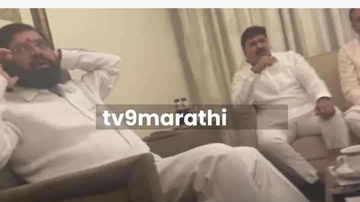 अर्जुन खोतकर आणि मुख्यमंत्री एकनाथ शिंदे यांच्या भेटीचा व्हिडीओ व्हायरल अर्जुन खोतकर आणि मुख्यमंत्री एकनाथ शिंदे यांच्या भेटीचा व्हिडीओ व्हायरल