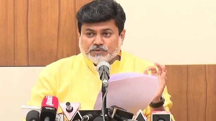 अशा भ्याड हल्ल्याला मी भीक घालत नाही, मी थांबणार ही नाही, हल्ल्यानंतर उदय सामंतांचं ट्विट अशा भ्याड हल्ल्याला मी भीक घालत नाही, मी थांबणार ही नाही, हल्ल्यानंतर उदय सामंतांचं ट्विट