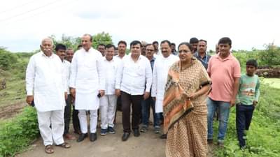 Yashomati Thakur : आ. यशोमती ठाकूर यांनी केली नुकसानग्रस्त भागाची पाहणी, अमरावती जिल्ह्यातील शेतकऱ्यांच्या बांधावर दिली भेट