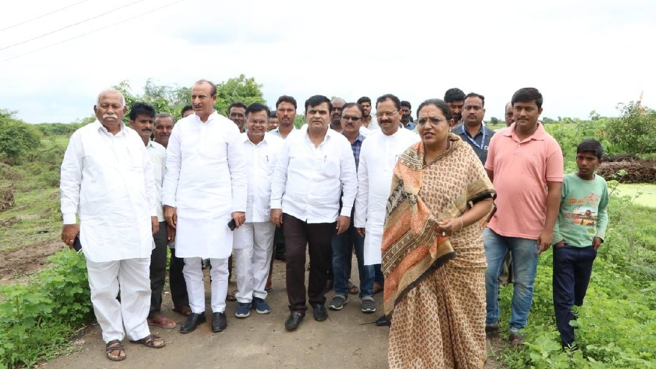 Yashomati Thakur : आ. यशोमती ठाकूर यांनी केली नुकसानग्रस्त भागाची पाहणी, अमरावती जिल्ह्यातील शेतकऱ्यांच्या बांधावर दिली भेट
