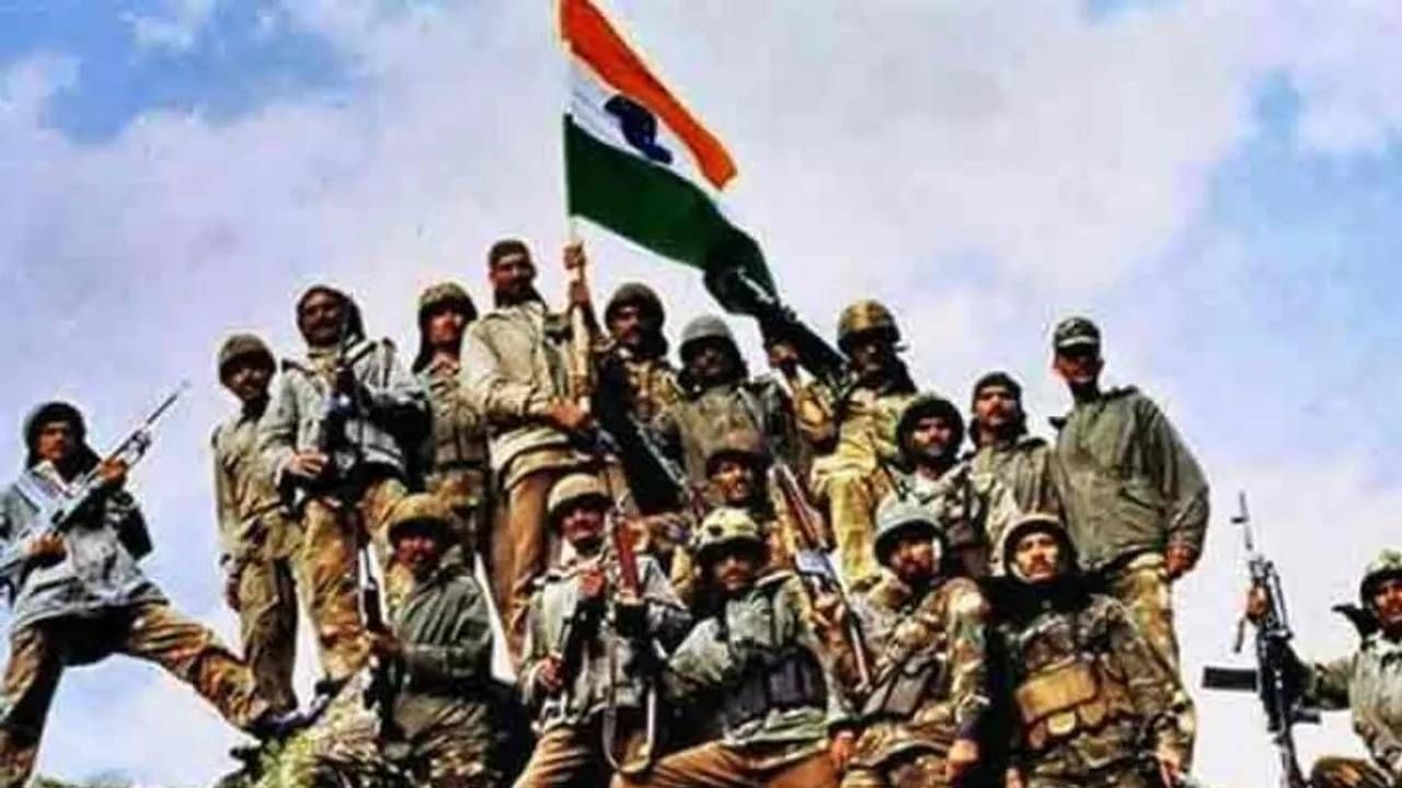 Kargil Vijay Diwas 2022 : कारगिल विजय दिनाचं महत्वं आणि इतिहास, 60 दिवस चाललेल्या युद्धात अखेर पाकिस्ताननं गुडघे टेकले Kargil Vijay Diwas 2022 : कारगिल विजय दिनाचं महत्वं आणि इतिहास, 60 दिवस चाललेल्या युद्धात अखेर पाकिस्ताननं गुडघे टेकले