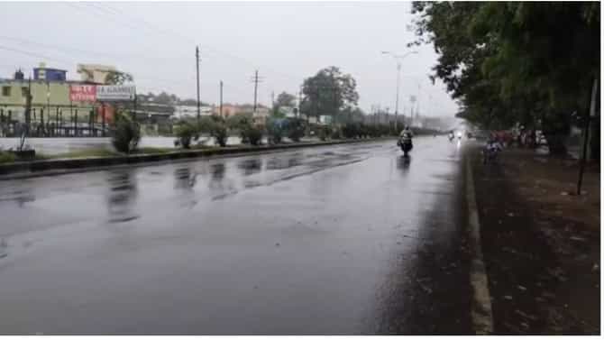 Chandrapur | 48 तासांच्या विश्रांतीनंतर चंद्रपूरमध्ये पुन्हा पावसाची रिपरिप सुरू, प्रशासनाने नागरिकांना दिला सर्तकतेचा इशारा!