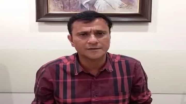Video : तुरुंगातून लेख कसा काय लिहिला? स्वातंत्र्य सैनिक आहात काय?, संदिप देशपांडेंचा राऊतांना सवाल Video : तुरुंगातून लेख कसा काय लिहिला? स्वातंत्र्य सैनिक आहात काय?, संदिप देशपांडेंचा राऊतांना सवाल