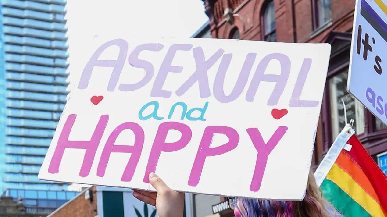 Asexual : गे आणि बायसेक्शुअल तर ऐकलंय, पण असेक्शुअल काय असतं? जाणून घ्या काही गोष्टी
