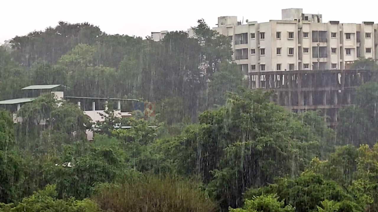 Heavy rain : सावधान! पुढचे तीन दिवस मुसळधार पावसाचे..! मेघगर्जनेसह जोरदार बरसणार, हवामान विभागाचा इशारा