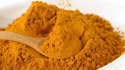 Monsoon diet: पावसाळ्यात तंदुरुस्त राहा, ‘या’ रेसिपीच्या मदतीनं आहारात करा हळदीचा समावेश...