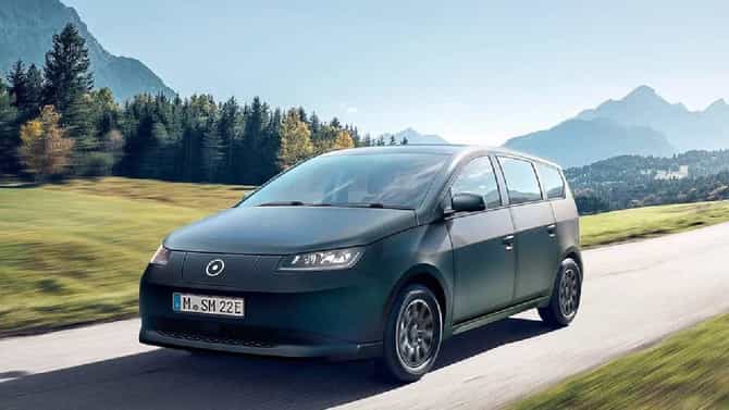 Solar Car : आता सोलार चार्जिंग कारचा जमाना, कार चालवताना आपोआप चार्जिंग, किंमत आणि फीचर्स जाणून घ्या...