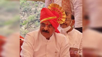 Vijay Shivtare : हकालपट्टी झालेल्या विजय शिवतारेंनी उद्धव ठाकरेंना दिल्या वाढदिवसाच्या शुभेच्छा, बॅनरवर फोटो कुणाचे?