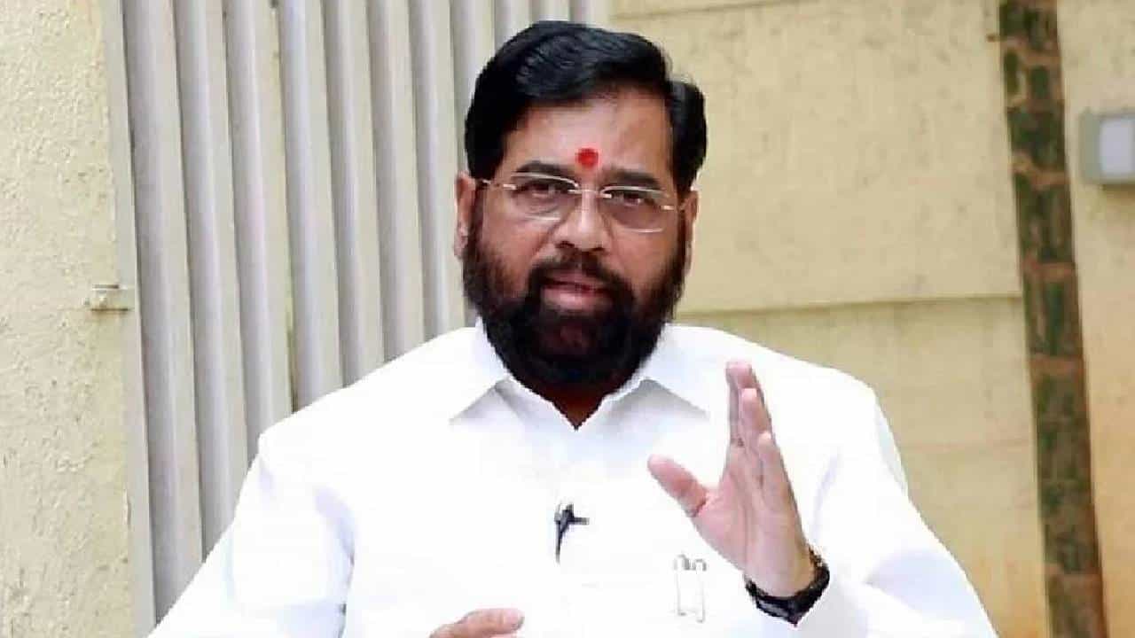 CMOMaharashtra अधिकृत फेसबुक हँडलला अपडेटचा दुष्काळ, शेवटचा व्हिडीओ उद्धव ठाकरेंचा, शिंदेंनी फक्त फोटोच बदलला