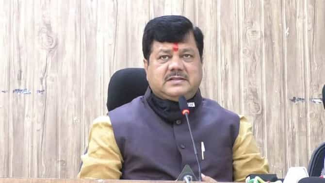 Pravin Darekar : वैफल्य आल्यामुळेच जुन्या गोष्टींना उजाळा; प्रवीण दरेकरांची उद्धव ठाकरेंवर टीका