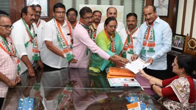 Yashomati Thakur : अख्खा महाराष्ट्र बेवारस आणि मुख्यमंत्र्यांची दिल्लीवारी; यशोमती ठाकूर यांची बोचरी टीका