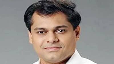 मुंबईतील रस्त्यांसाठी अमित साटम यांचे मुख्यमंत्री, उपमुख्यमंत्र्यांना पत्र; 21 हजार कोटींहून अधिक खर्च करुनही रस्त्यांची अवस्था दयनीय