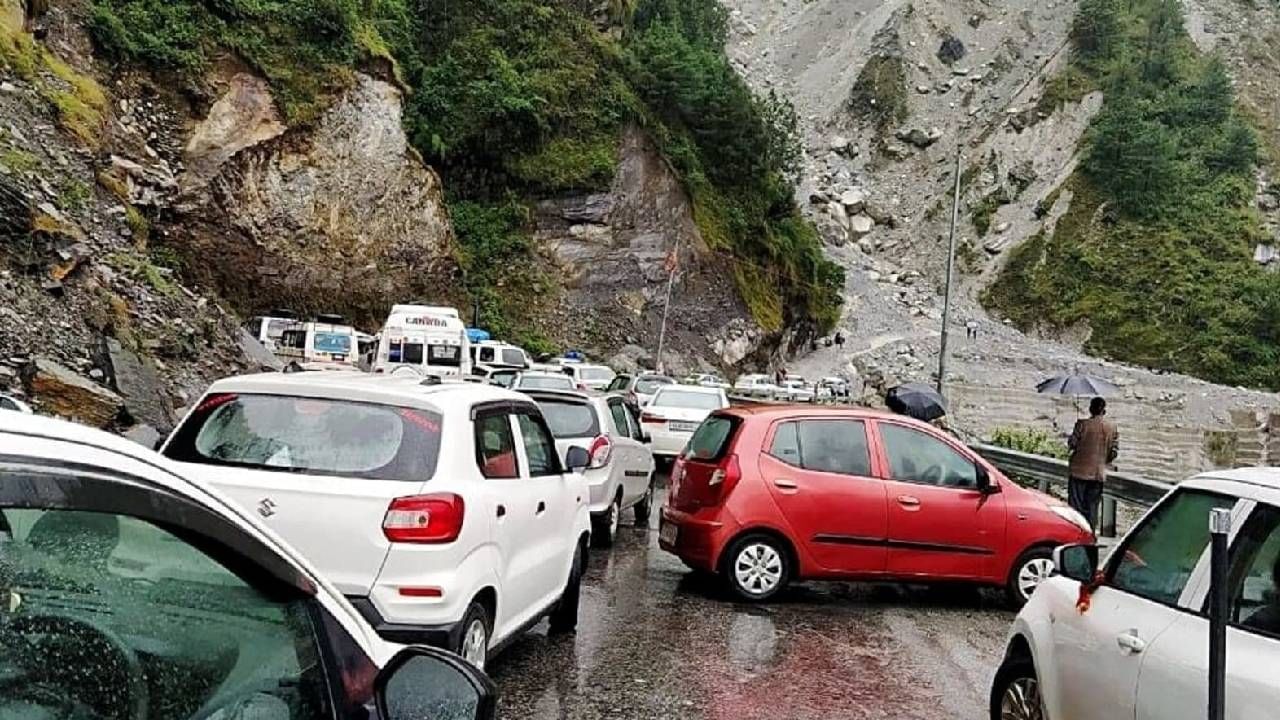 Badrinath Landslide: बद्रीनाथ महामार्गावर दरड कोसळल्याने वाहतूक ठप्प, भोपाळचे 32 भाविक अडकले