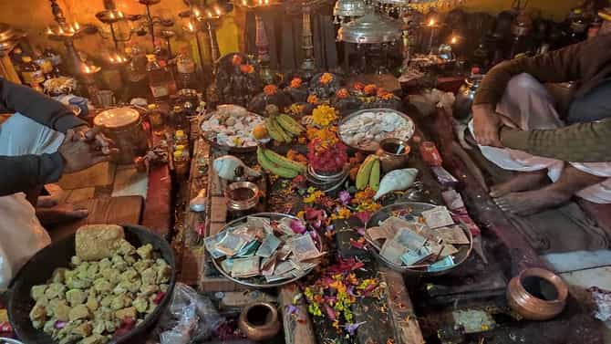 Nag Panchami 2022: हे प्राचीन सर्प मंदिरं आहे खूपच रहस्यमयी, नागपंचमीच्या दिवशी भक्तांची लागते रीघ