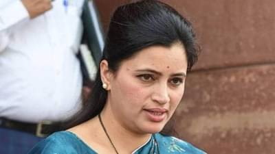 Navneer Rana : गोळीबाराच्या घटनेनंतर खासदार नवनीत राणा पोलीस आयुक्तांवर संतापल्या, आरती सिंह भ्रष्टाचारी असल्याचा आरोप