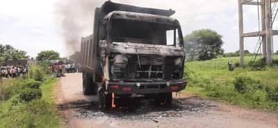 Indapur : शाळकरी मुलीला डंपरने उडविले, अपघातामध्ये मुलीचा जागीच मृत्यू; जमावाने पेटविला डंपर