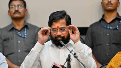 Cm Eknath Shinde : एकनाथ शिंदेंविरोधात ठाणे न्यायालयात याचिका, मंत्रालयात सत्यनारायण पुजेच्या आरोपावरून वाद पेटला