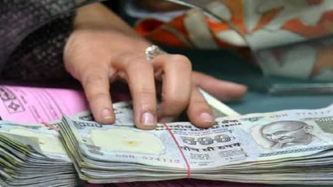 Bank Cash Deposit Rule Changed | आता या दोन कागदपत्रांशिवाय बँकेत कॅश जमा होणार नाही, जाणून घ्या नवीन नियम