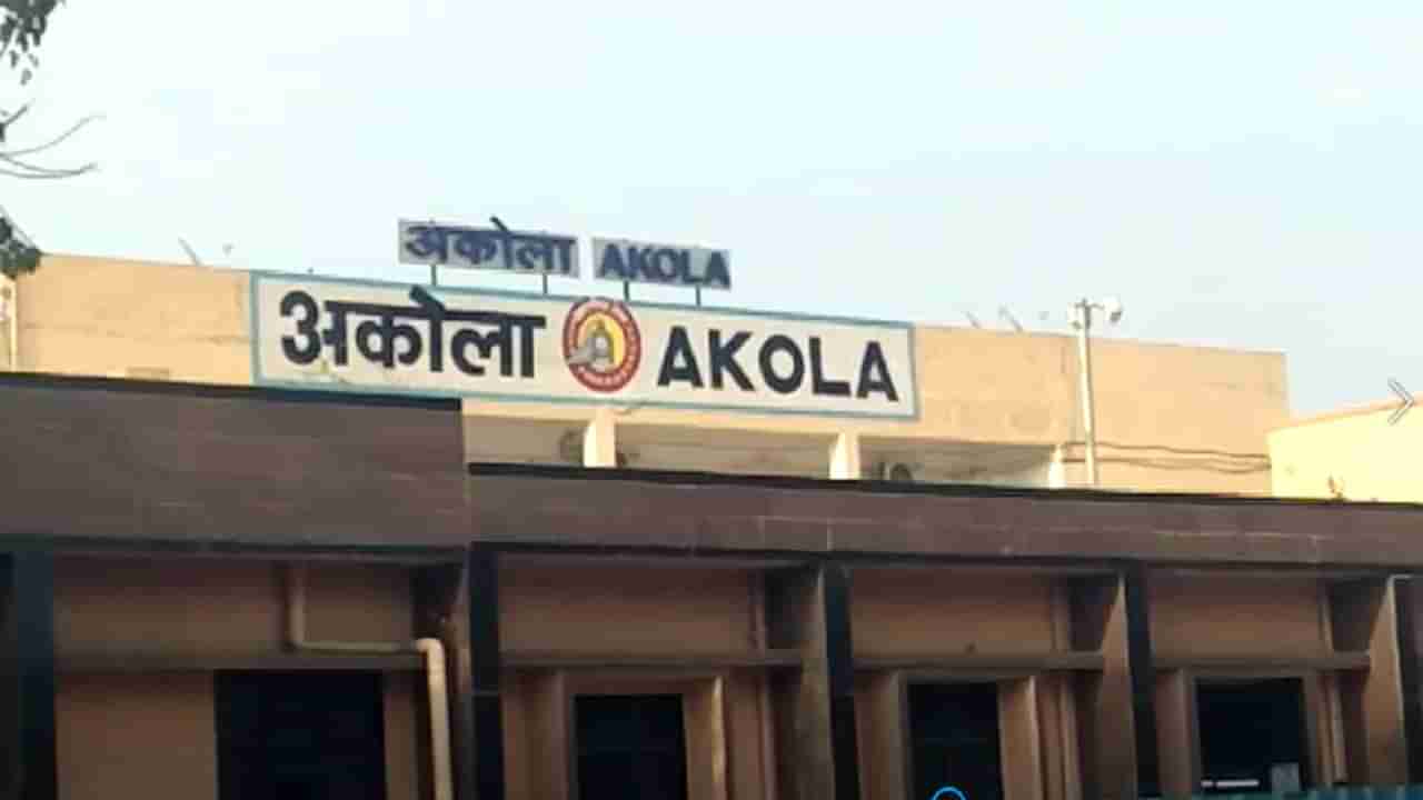 Akola : अकोला रेल्वेत कुरीअर सर्विसने 2 किलो सोनं 100 किलो चांदी कुणाची ?