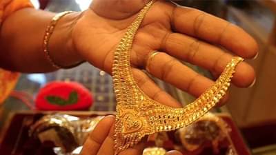 Gold Silver Price Today News | मंदीच्या भीतीने सोने चकाकले, किमती 3 आठवड्यांच्या उच्चांकावर, काय आहेत आजचे दर?