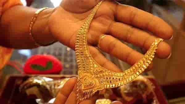 Gold investment : सोन्याच्या दरात तेजी येणार? गुंतवणूक फायदेशीर ठरू शकते का; जाणून घ्या तज्ज्ञ काय म्हणतात