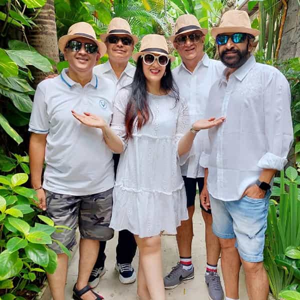 मराठी अभिनेत्री सई लोकूर सोशलमीडिया कायम सक्रिय असलेली दिसून येते. आपले फोटो, व्हिडीओ, शेअर करताना दिसून आला आहे.