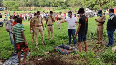 धक्कादायक..! साडेतीन वर्षाच्या मुलाचा पुरलेला मृतदेह बाहेर काढला; वडिलांनी हत्या करून मृतदेह पुराल्याचा संशय