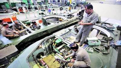 Pune crime : खडकीच्या आर्मी बेस वर्कशॉपमधून चोरत होते लढाऊ विमानांचे सुटे भाग, लष्कराच्या अधिकाऱ्यांनी दिलं पोलिसांच्या ताब्यात