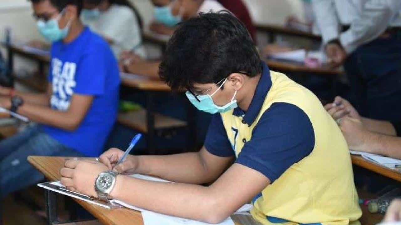 JEE Advanced 2022: आज जेईई ॲडव्हान्स्ड परीक्षा! केंद्रावर जाण्याआधी काही गोष्टी लक्षात ठेवणं गरजेचं