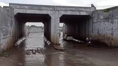 Nashik | भुयारी मार्गात पाणी साचत असल्याने धोकादायक पध्दतीने वाहतूक सुरू