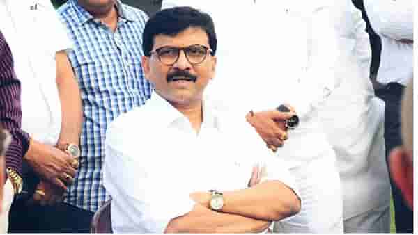Sanjay Raut ED Raid : ईडीच्या धाडीनंतर साडेतीन तासानंतर राऊतांचे वकील मैत्री बंगल्यावर पोहोचले; मीडियाला म्हणाले...