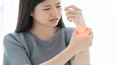 Health Care Tips : या पदार्थांचे सेवन कमी करा आणि शरीरातील यूरिक अॅसिडची समस्या दूर ठेवा!