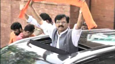 Sanjay Raut : मला अटक करायला निघाले आहेत, मी अटक करुन घेतोय, ईडी कार्यालयाबाहेर संजय राऊतांचे काय संकेत?