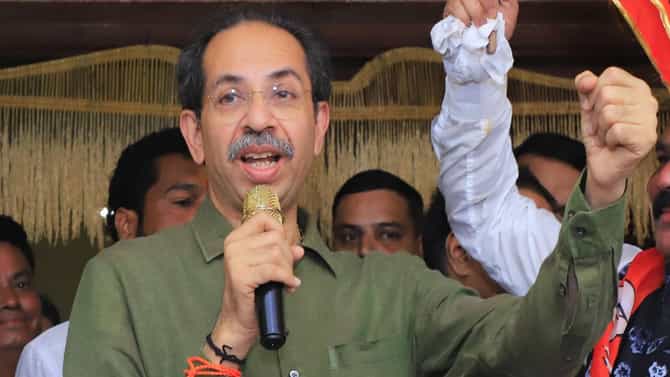 Uddhav Thackeray : संजय राऊत यांना अटक होताच, उद्धव ठाकरे ॲक्शनमोडमध्ये; नेत्यांची तातडीने बैठक बोलावली