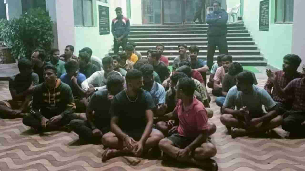 Ahmednagar : कृषी विद्यापीठातील विद्यार्थी गटात वाद, प्रशासनाच्या हस्तक्षेपानंतर निवळले वातावरण