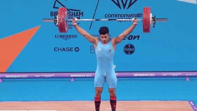 CWG 2022: वयाच्या 12 व्या वर्षी वडिलांचं निधन, आई सोबत मिळून कपडे शिवले, गोल्ड मेडल मिळवणाऱ्या Achinta sheuli ची गोष्ट