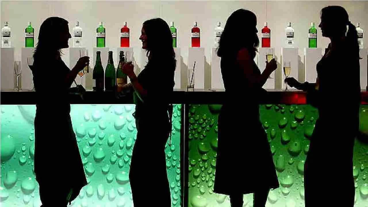 Women Security | बारमध्ये जाण्यापेक्षा घरीच बिअर घेणं सुरक्षित, बाहेरचं वातावरण महिलांना का नकोसं? नव्या संशोधनाचा अहवाल काय सांगतोय?