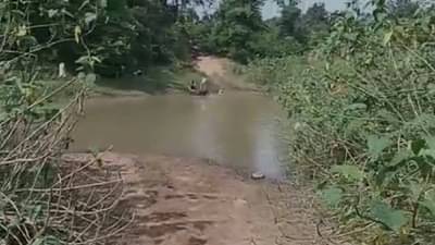 Gondia Flood : गोंदियातील चुमली नदीत पुन्हा गेला एकाचा जीव, जीवघेणा प्रवास केव्हा संपणार, नागरिकांचा सवाल