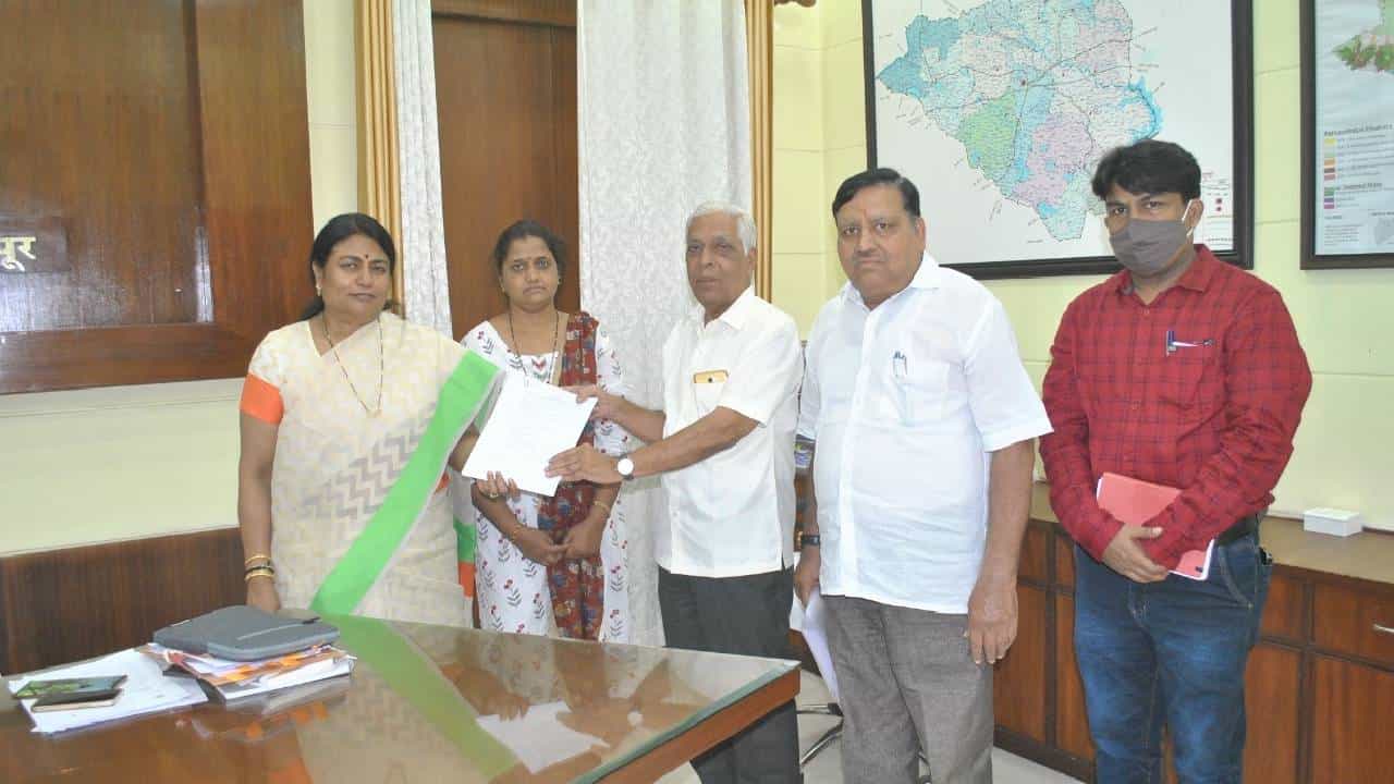 Nitin Gadkari : नागपुरात मतदार यादीस आधार क्रमांक जोडणी अभियानास सुरुवात, नितीन गडकरी, देवेंद्र फडणवीस यांच्या अर्जाने शुभारंभ