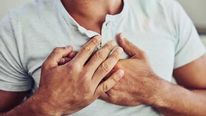 High Cholesterol Symptoms : शरीराच्या या भागांवर दिसतात वाढत्या कोलेस्ट्रॉलची लक्षणे