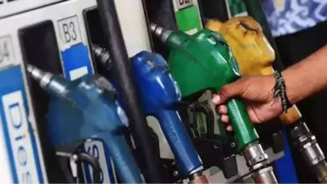 Today petrol, diesel Rate : पेट्रोलियम कंपन्यांकडून इंधनाचे दर जारी; जाणून घ्या आपल्या शहरातील पेट्रोल,डिझेलचा भाव