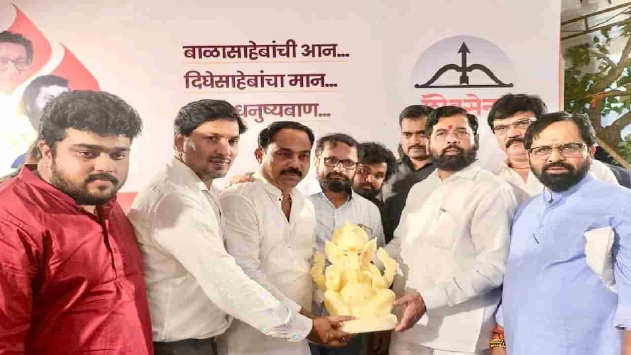 CM Eknath Shinde | पनवेलमध्ये राजकीय भूकंप, मनसेला खिंडार, 100 पदाधिकाऱ्यांचा शिंदे गटात प्रवेश