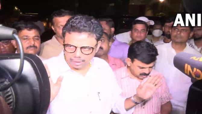 Sanjay Raut Arrest : आडनाव राऊत असल्यानं कुणाचंही आमच्याशी कनेक्शन लावाल का?; सुनील राऊतांचा सवाल