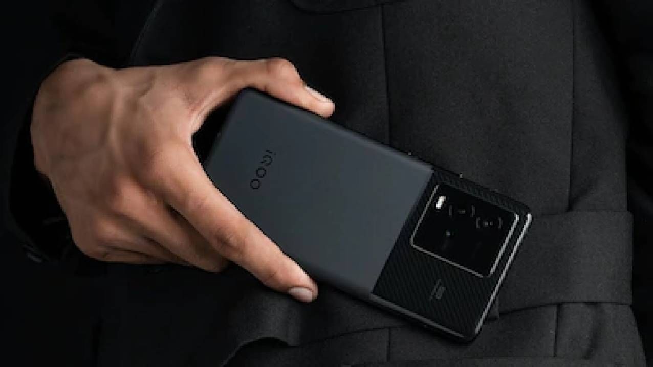 iQOO 9T 5G launch, this powerful phone that will be charged in just 20 minutes, will give a tough competition to OnePlus!  |  IQoo 9T 5G smartphone launched with powerful processor battery gets charged in just 20 minutes