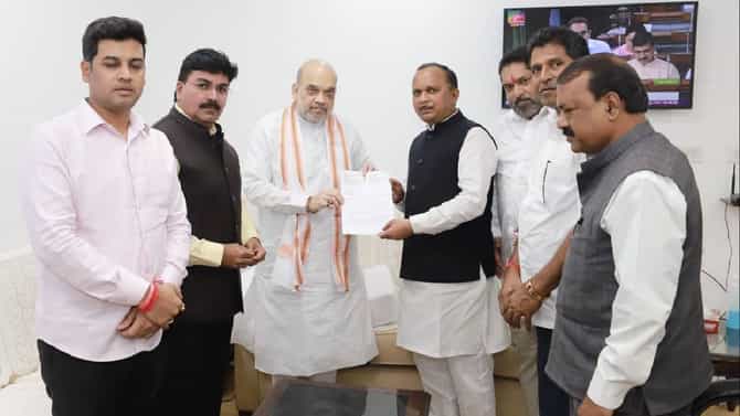 मराठीला अभिजात भाषेचा दर्जा द्या, राहुल शेवाळेंच्या नेतृत्वात शिंदे गटातील खासदार अमित शाहांच्या भेटीला