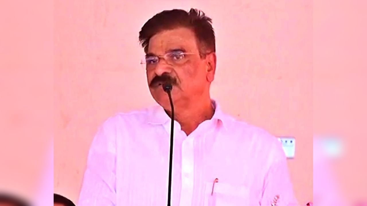 'राऊतांनी केलेल्या घोटाळ्याचा मला फटका, बारामतीकरांनी बाजारू राजकारण आणलं, विजय शिवतारेंचा घणाघात, तर शिंदेंची स्तुती 'राऊतांनी केलेल्या घोटाळ्याचा मला फटका, बारामतीकरांनी बाजारू राजकारण आणलं, विजय शिवतारेंचा घणाघात, तर शिंदेंची स्तुती