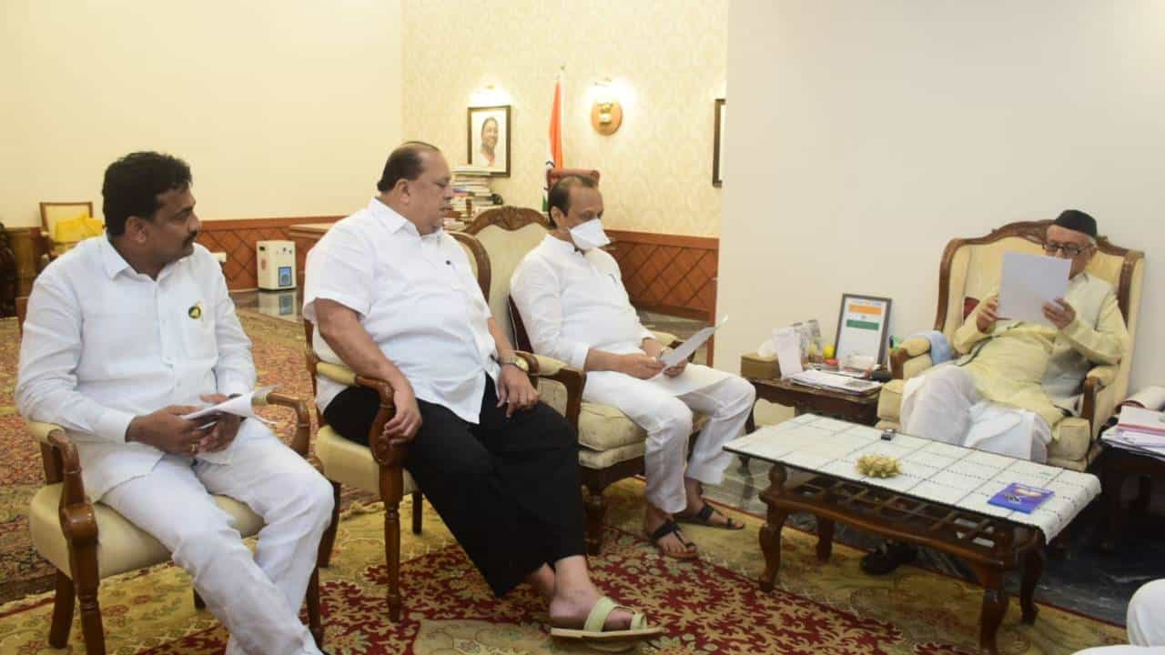 Photo : अजित पवारांच्या नेतृत्वात राष्ट्रवादीचं शिष्टमंडळ राज्यपालांच्या भेटीला, एकनाथ शिंदे सरकारवर टीकास्त्र