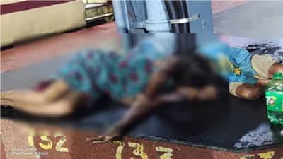 कधी पदराआड लपायचा तर कधी डोक्यावरुन हात फिरवायचां! रेल्वे प्लॅटफॉर्मवर आईच्या मृतदेहासोबत खेळत होत लहान मुल आणि येणारे जाणारे...