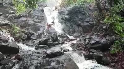 Vasai Youth Drowned : घरी न सांगता पिकनिकसाठी आले होते तरुण, पाण्याचा अंदाज न आल्याने चिंचोटी धबधब्यात बुडून एकाचा मृत्यू